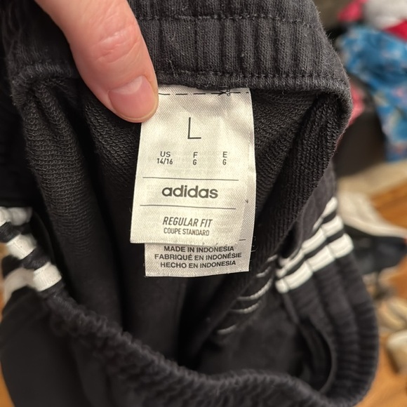 Adidas boys regular fit logo joggers size large - Picture 3 of 4